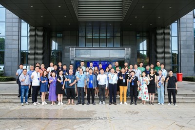 江蘇邦業(yè)“知行合一”會議 走進摩貝恩世界級紙尿褲工廠，探秘母嬰護理新標桿